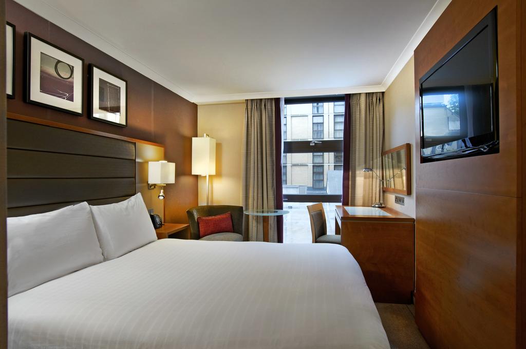 Well Furnished Rooms