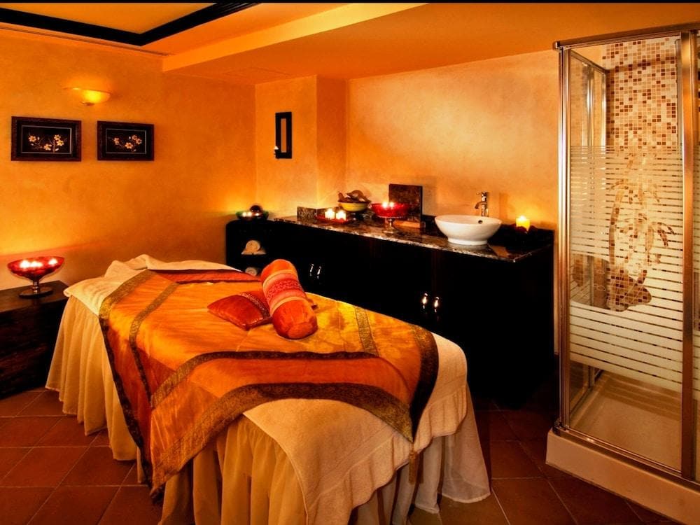 Moroccan Bath & Luxury Therapies
