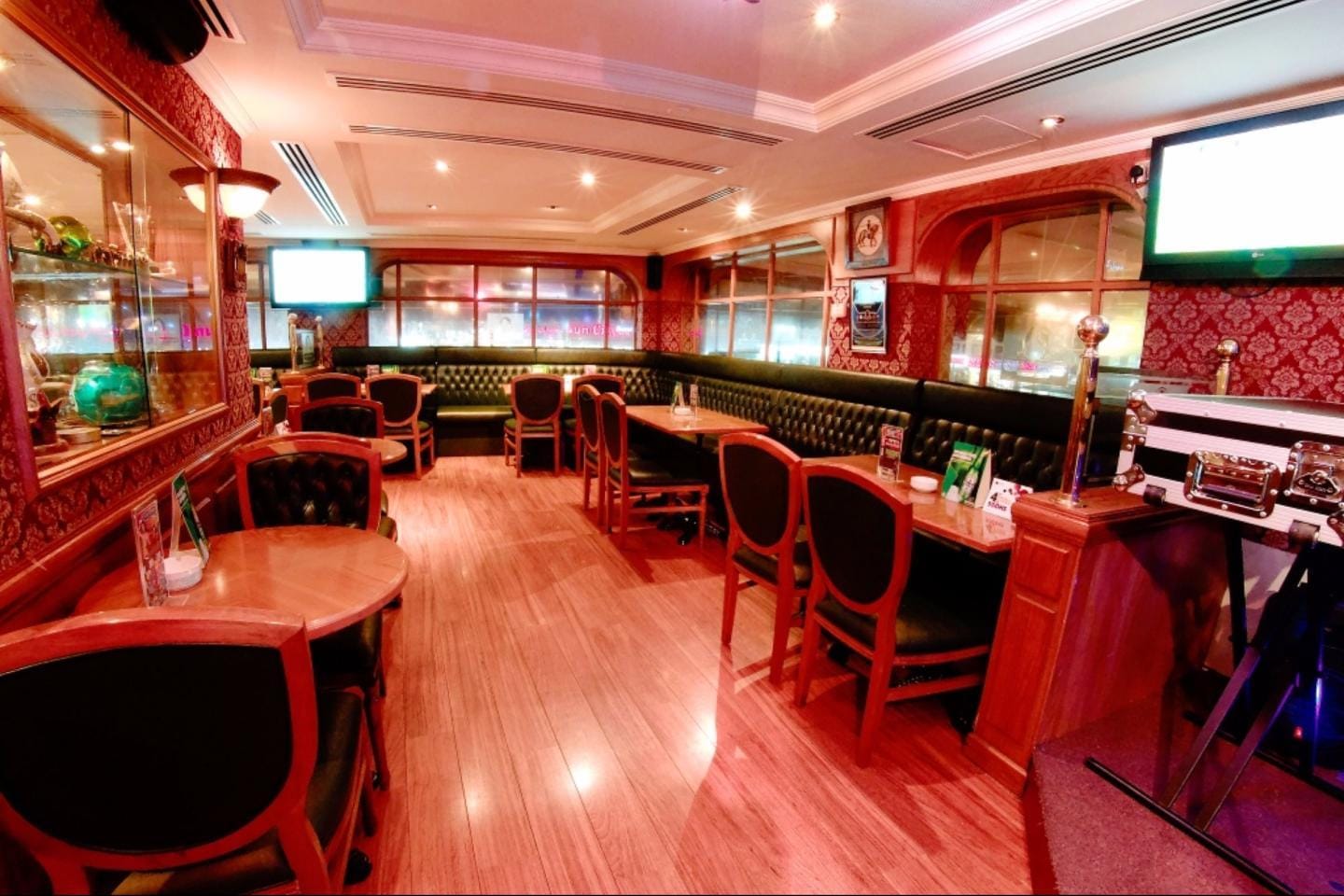 Indian Restaurant with Live Performances