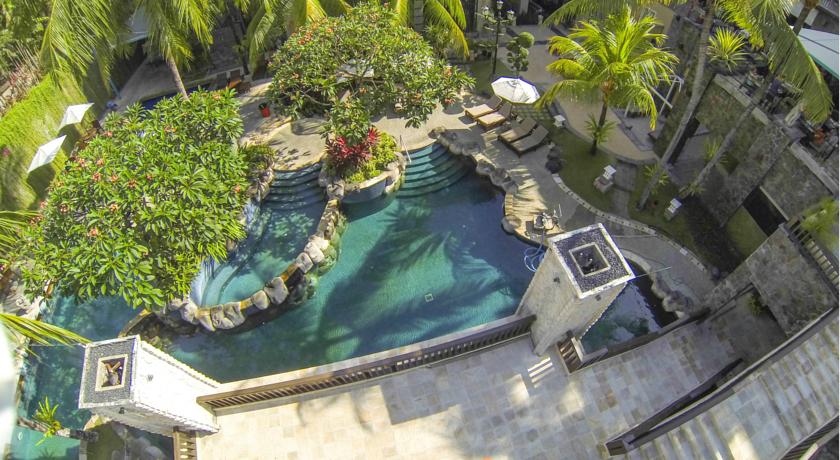 Freeform Outdoor Pools