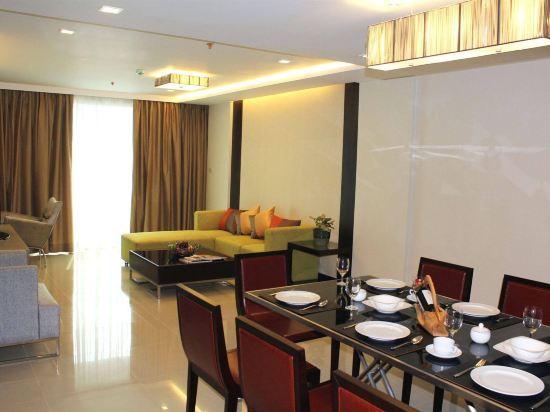 Suites with Living Area