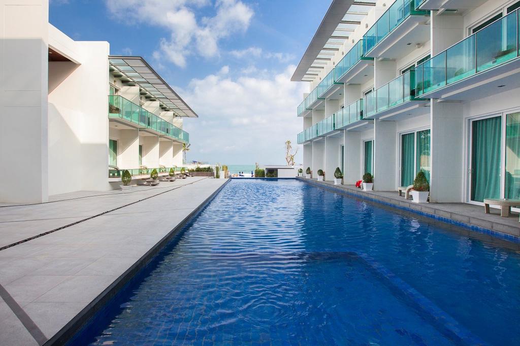 2 Outdoor Pools