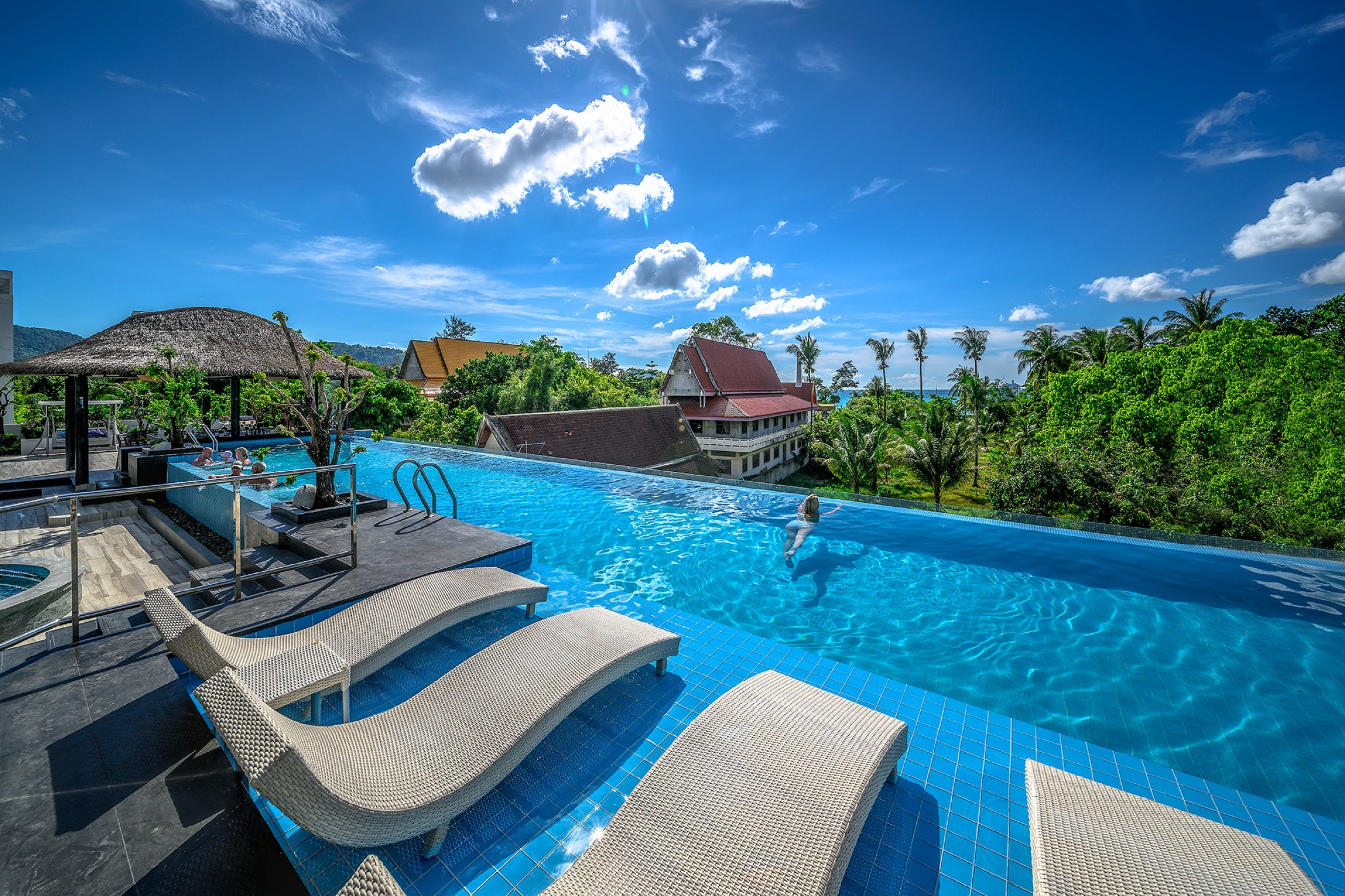 Expansive Pool with Swim-up Bar