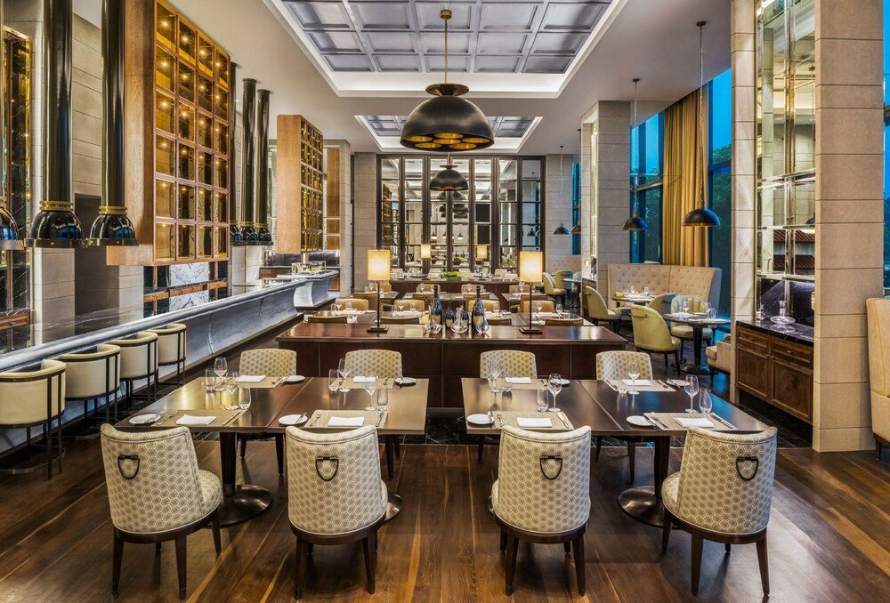 6 Iconic Dining Outlets