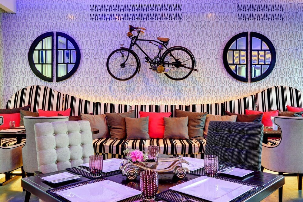 Chic Dining Outlets