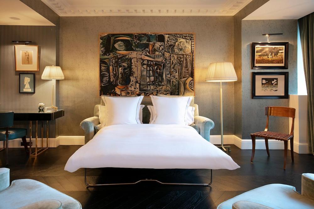 Upscale Rooms & Suites
