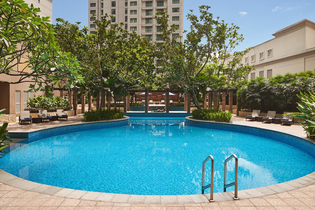 Outdoor Pool with Kids' Pool