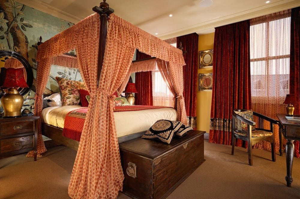 Luxurious Suites & Townhouses