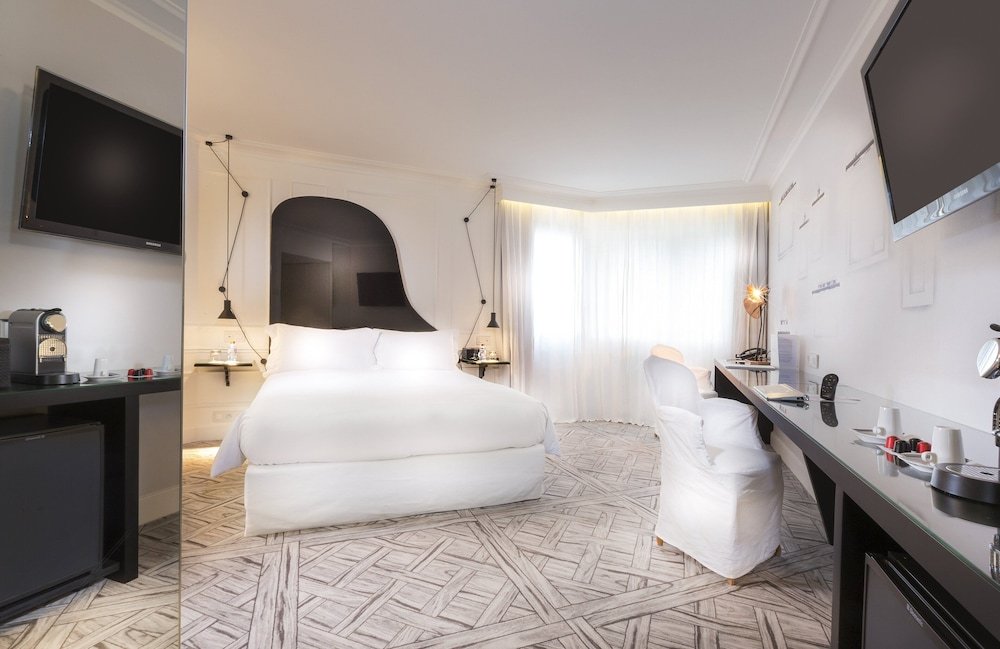 Classy Rooms & Suites