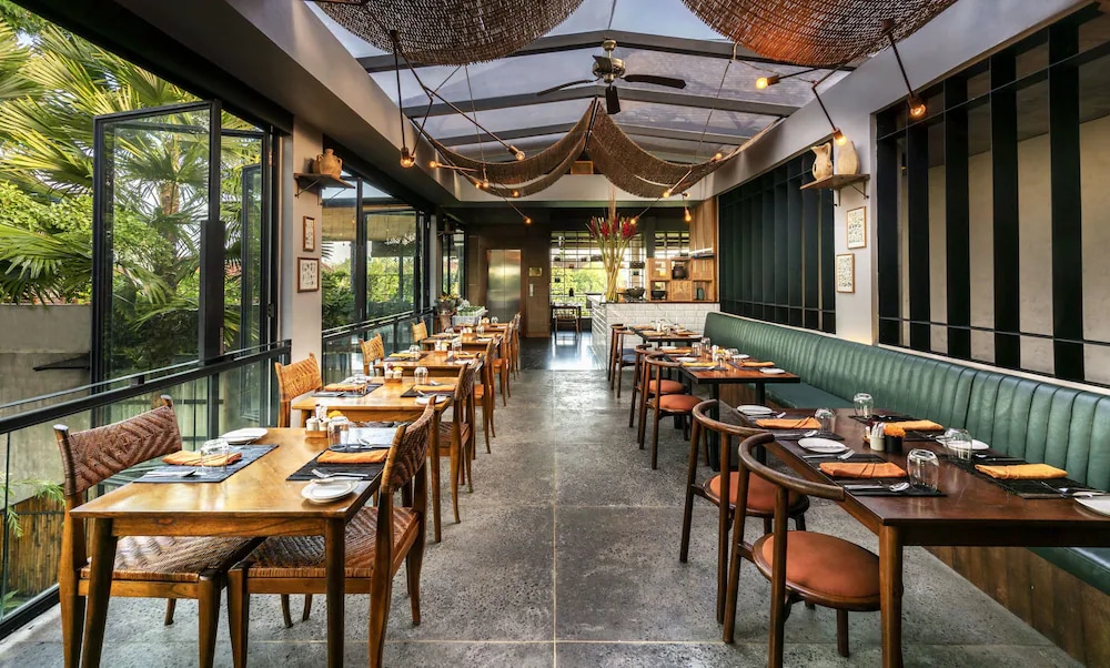 Choice of 4 Dining Outlets