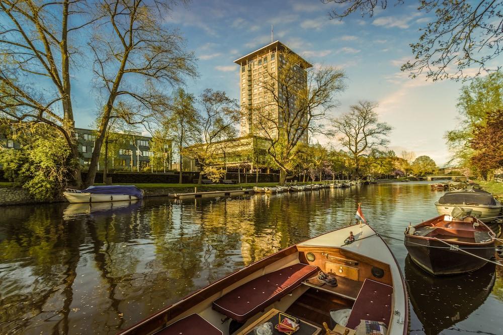 Canalfront Location