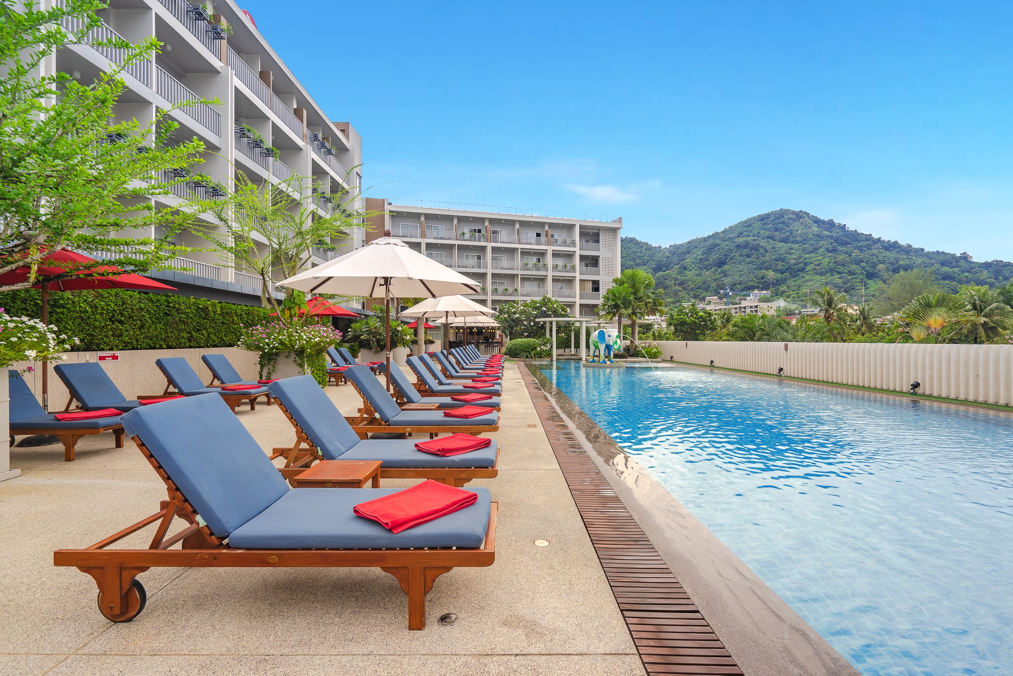 Outdoor Pool & Whirlpool