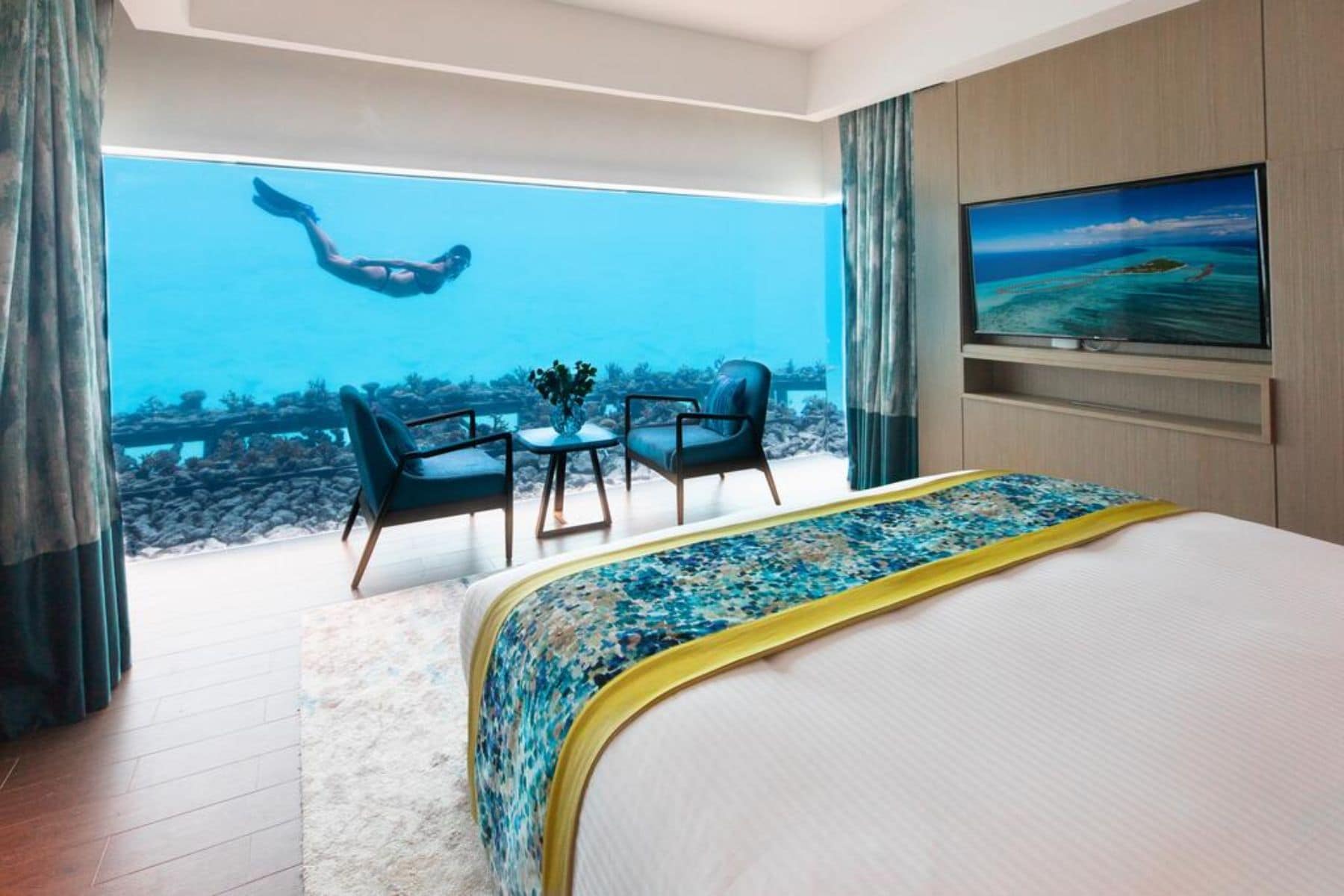 Sleep in an Underwater Room