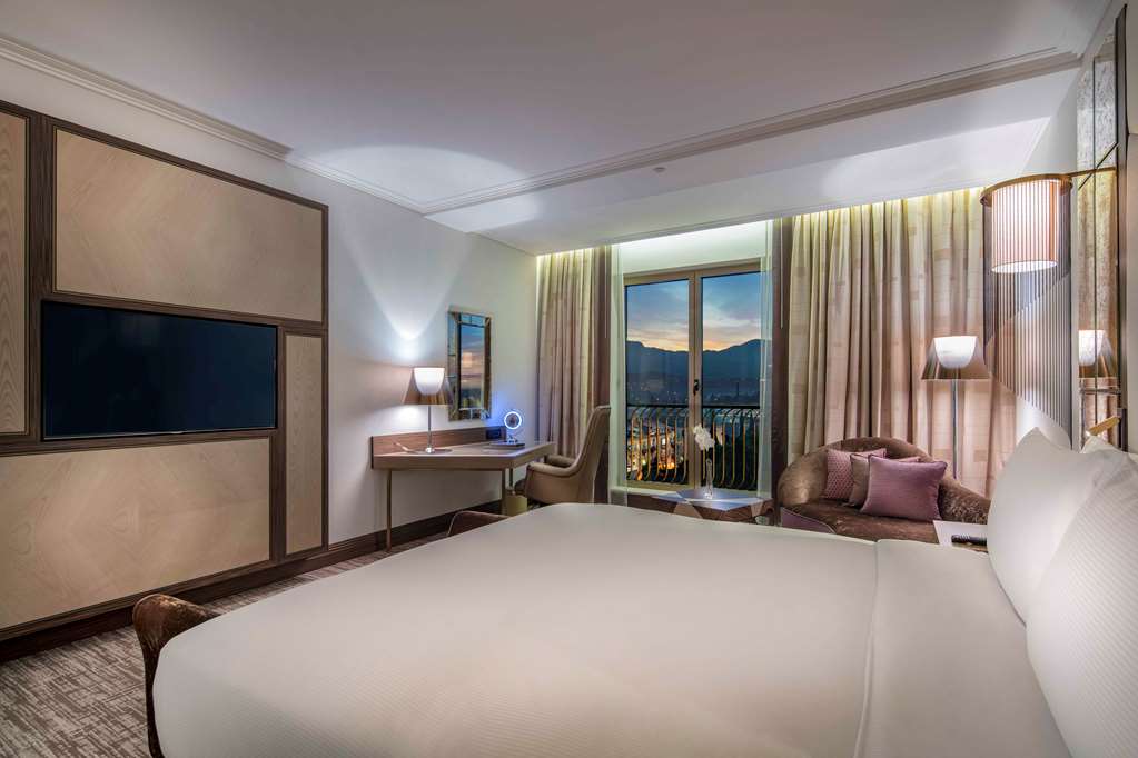 Elegant Rooms with Tranquil Views