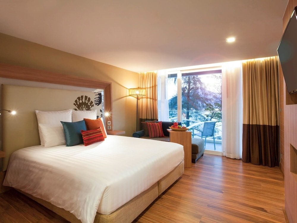 Upscale Rooms & Villas
