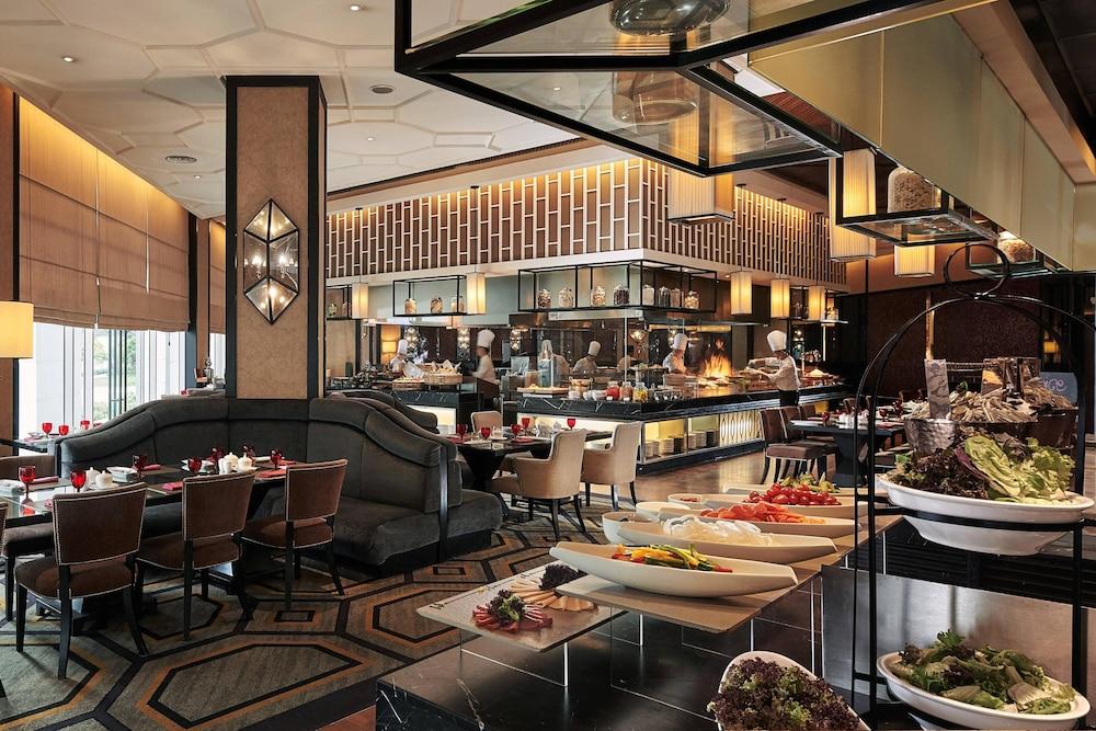 6 Iconic Dining Venues