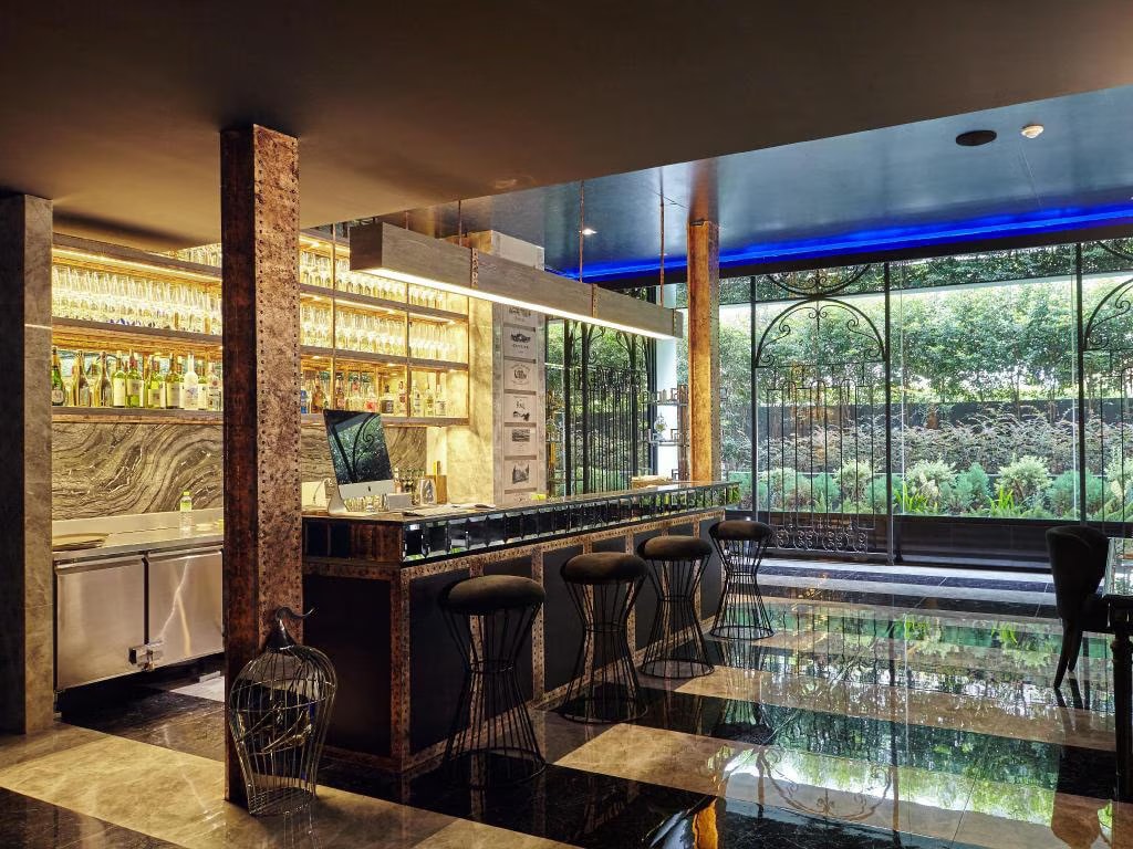 Signature Cocktails & Beverages