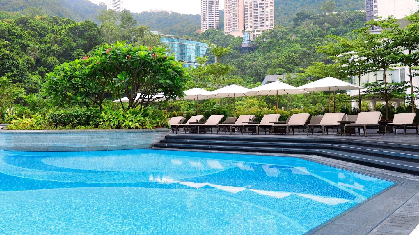 Plush Pool with Sit-outs