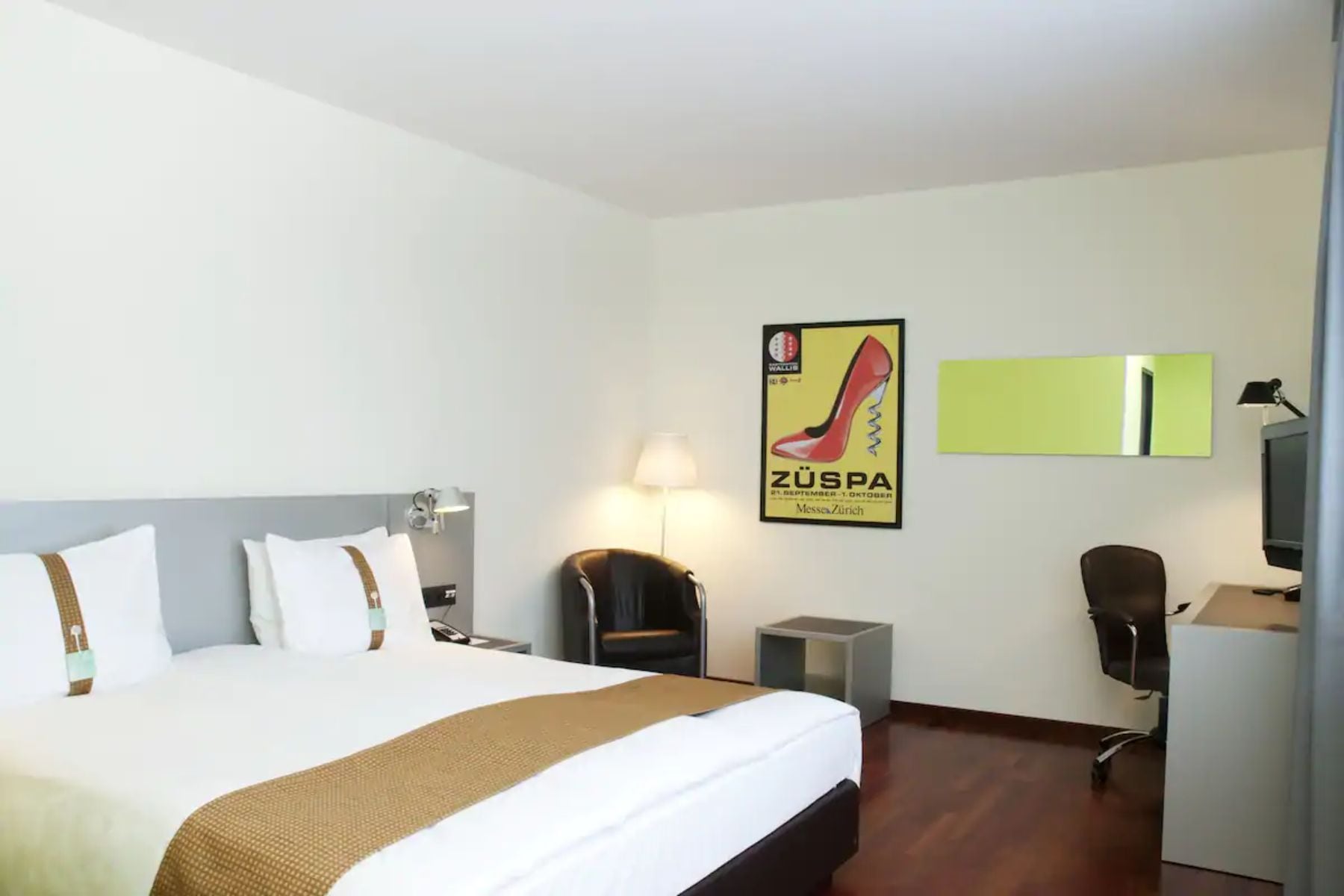 Well Furnished Rooms